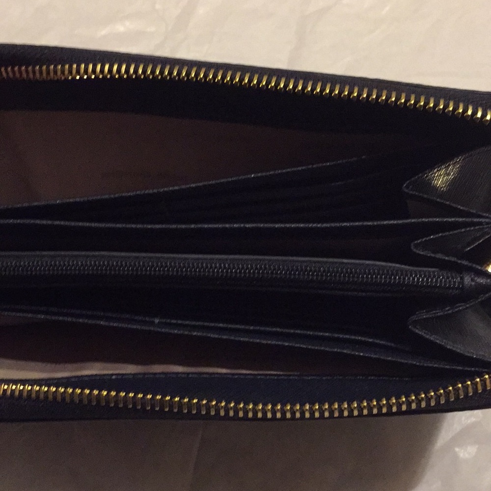 Michael Kors wallet - Picture 10 of 11